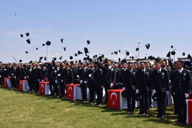 afyonkarahisar-pomemde-32-donem-mezuniyet-heyecani_ffe0a743c063