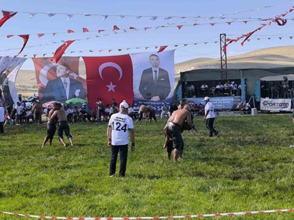 afyonkarahisarda-ata-sporu-coskusu-pehlivanlar-er-meydanina-cikti_dfab978012a0