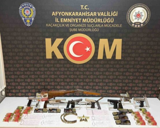 afyonkarahisarda-tefeci-operasyonu-5-gozalti_0459baf94040