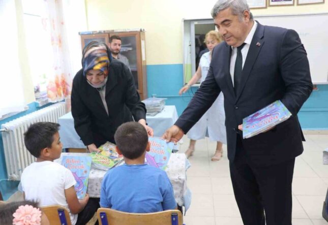 aldiklari-hediyeler-ile-yaz-tatilini-daha-verimli-gecirecekler_9c9a5569ce47
