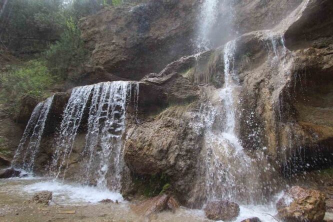 bir-kis-bir-yaz-su-uctu-selalesi-4-mevsim-mest-ediyor_4a2172211047
