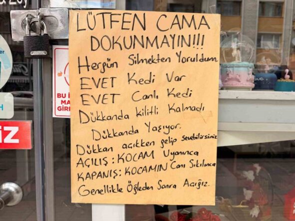 cam-silmekten-yorulan-kadindan-hem-gulduren-hem-dusunduren-bilgilendirme_6152cdad2193
