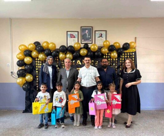 emirdag-tez-ilkokulunda-ogrenciler-karne-sevinci-yasadilar_95e2b202e1c8