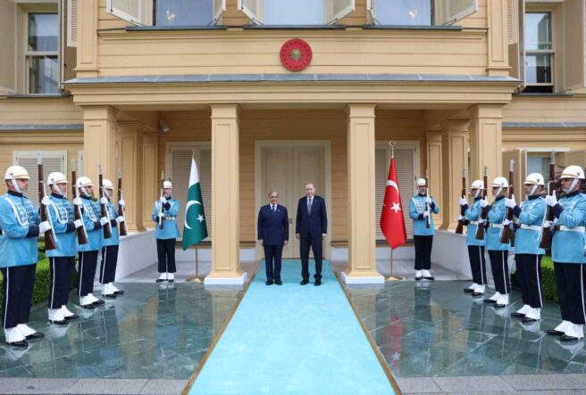 cumhurbaskani-erdogan-pakistan-basbakani-serifi-resmi-torenle-karsiladi_f86c5c327b3f