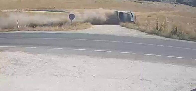 kaza-aninin-guvenlik-kamerasi-goruntuleri-gorenleri-dehsete-dusurdu_4f451702fd6c