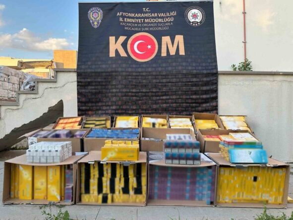 polis-durdurdugu-tirda-13-bin-140-paket-gumruk-kacagi-sigara-ele-gecirdi_86403ee4e168