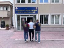 jandarma-20-yil-hapis-cezasiyla-aranan-sahsi-yakaladi_0e0f60068d25