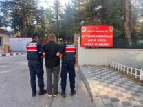 jandarma-cesitli-suclardan-aranan-40-kisiyi-yakaladi_8041f0068879