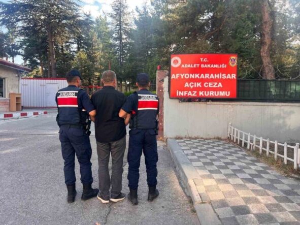 jandarma-cesitli-suclardan-aranan-40-kisiyi-yakaladi_8041f0068879