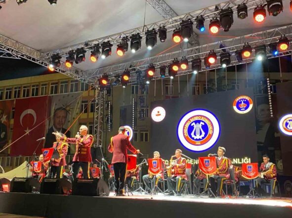jandarma-genel-komutanligi-bandosu-afyonkarahisarda-sahne-aldi_a98a9629d381