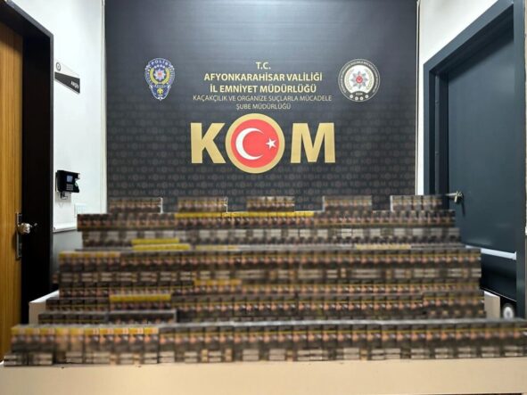 polis-bin-830-paket-gumruk-kacagi-sigara-ele-gecirdi_87e3b454c1d9