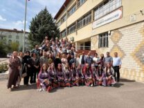 40-yil-sonra-ayni-okul-bahcesinde-bulustular_7ee0100b56db