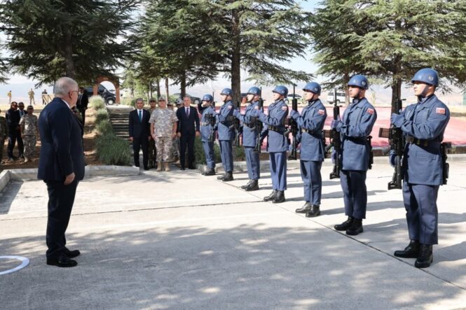 bakan-guler-17nci-hava-ve-fuze-savunma-us-komutanligini-ziyaret-etti_1d41f7ca354e