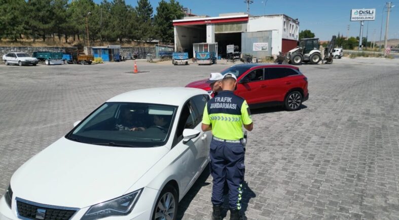 bolvadinde-yollar-trafik-jandarmasi-ile-guvende_0e0e04c053d3