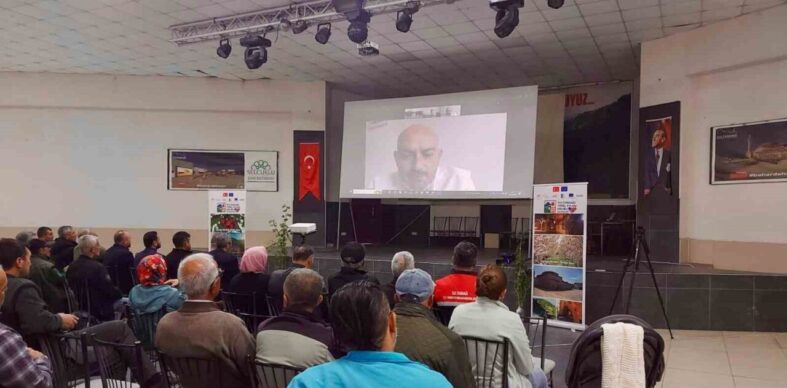 ureticilere-kusburnu-ve-badem-yetistiriciligi-egitimi_866d81f48eba