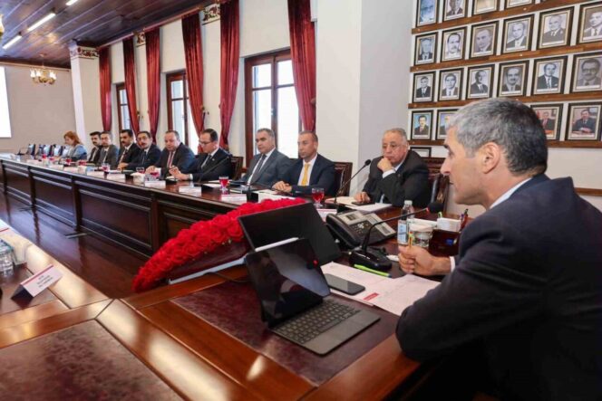 vali-aktas-kamu-hizmetlerinde-hiz-ve-koordinasyon-cok-onemli_d3357a3f217f