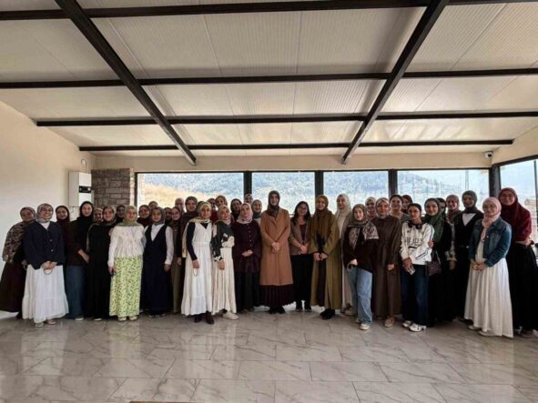 anatoprak-universite-ogrencileriyle-bir-araya-geldi_1dc117de6753
