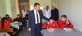 keles-tasimali-egitim-goren-ogrencilerle-yemekte-bulustu_fb8f1d487b62