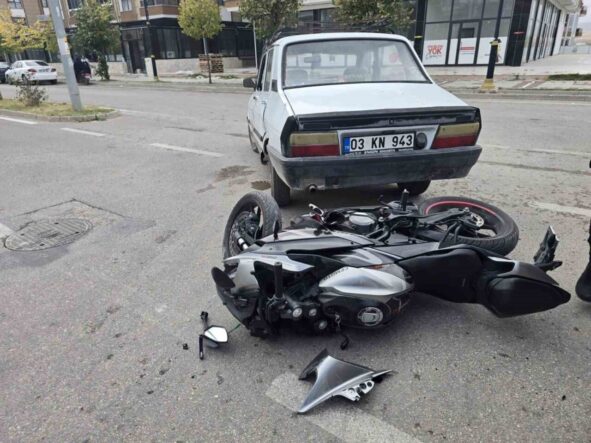 otomobille-carpisan-motosiklet-surucusu-yaralandi_b62ce0f9ecfe