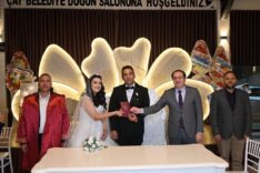 tekin-ciftinin-nikahlarini-kaymakam-turker-kiydi_ba8797b964bd