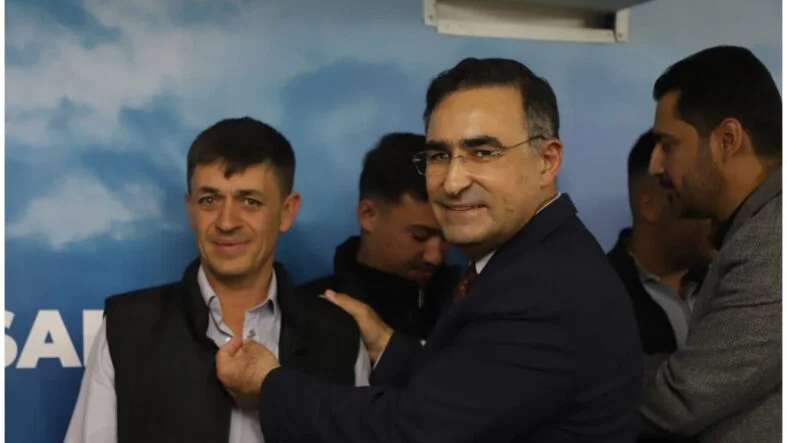 AK Parti'ye katılım