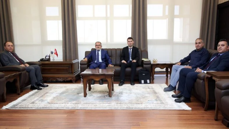 AKÜ Rektörü