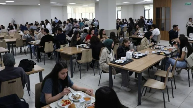 AFSÜ öğrencileri