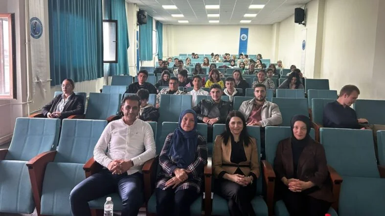 AKÜ konferans