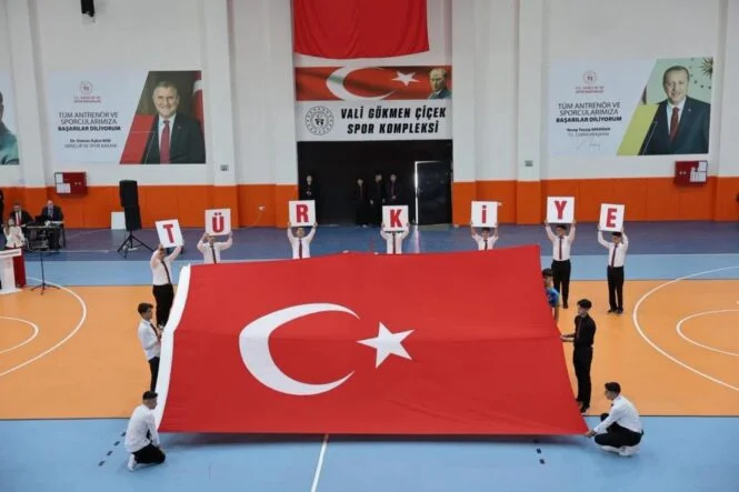 Afyon ilçeleri kutlama