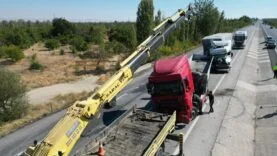TIR'lar çarpıştı