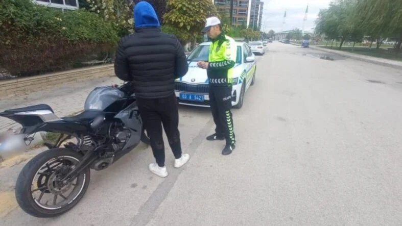 motosiklet plakası