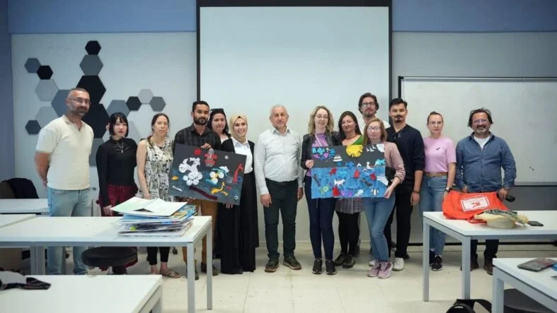 AKÜ Uluslararası eğitim