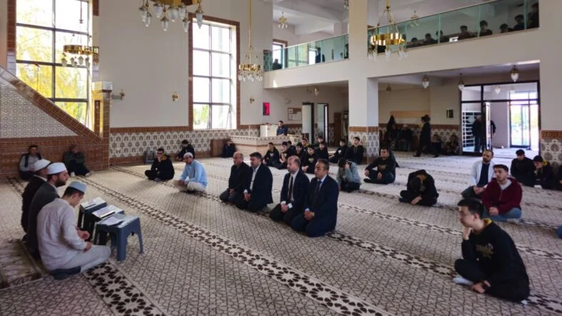Şehit öğretmenler için