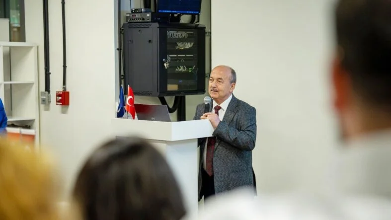 Bir başlık ekleyin (64)