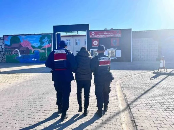 HAPİS CEZASIYLA ARANAN ŞAHSI JANDARMA YAKALADI