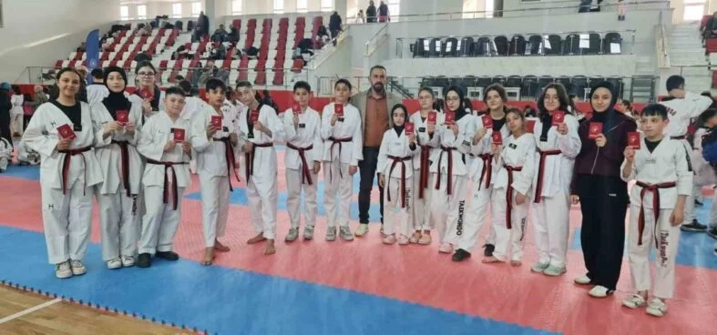 SİYAH KUŞAK SINAVINDA AFYONKARAHİSARLI SPORCULARDAN ÖNEMLİ BAŞARI