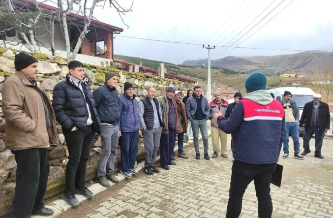 ÇİFTÇİ VE BESİCİLERE YÖNELİK BİN 662 EĞİTİM VE BİLGİLENDİRME TOPLANTISI YAPILDI