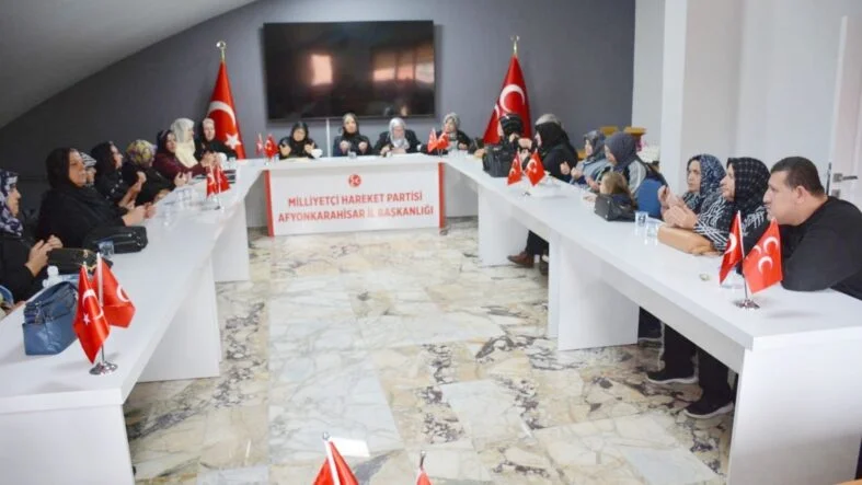 MHP Türkeş anma